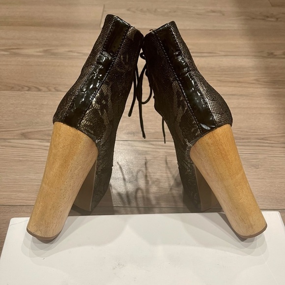 ALDO Gold & Black Embroidered Lace Boots (RARE) - Picture 8 of 10